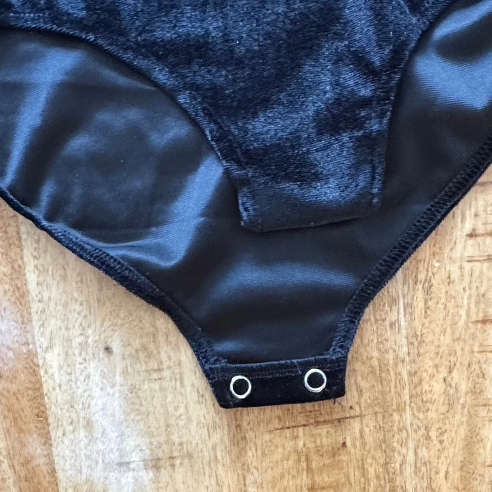 Zara Kids Black Velvet one shoulder Bodysuit with rose rosette size 11-12 NWT